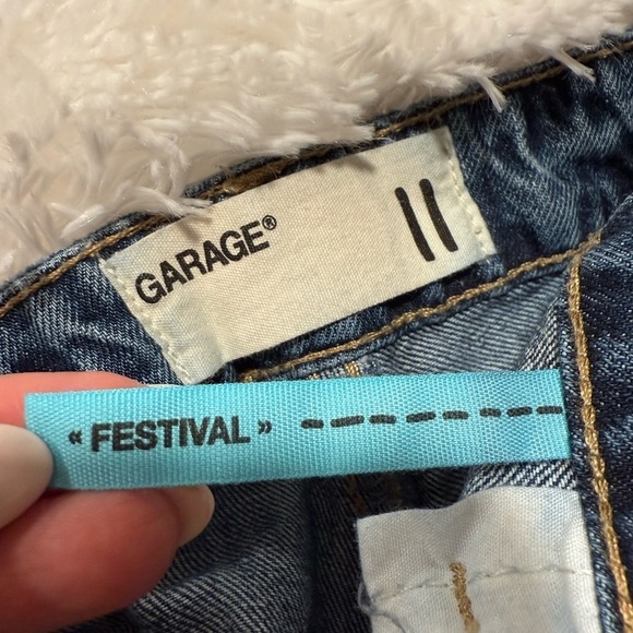 Garage Denim Women’s Festival Short Med Blue Denim Size 11 Distressed - Picture 4 of 6